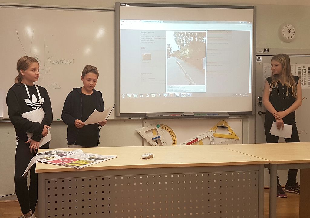 Students in front of the class room.